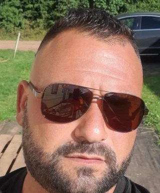 English men looking for love