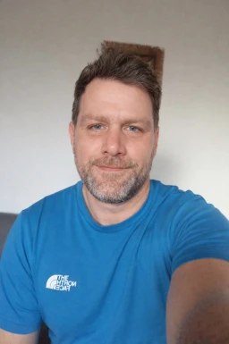 <span>Stefan , 43</span>&nbsp;<span style='width: 25px; height: 16px; float: right; background-image: url(/bitmaps/flags_small/DE.PNG)'>&nbsp;</span><br><span>Bottrop, Germany</span>&nbsp;<input type='button' class='joinbtn' style='float: right' value='JOIN NOW' />