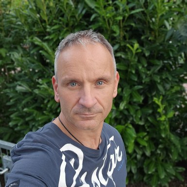 <span>Manfred, 54</span>&nbsp;<span style='width: 25px; height: 16px; float: right; background-image: url(/bitmaps/flags_small/DE.PNG)'>&nbsp;</span><br><span>Berlin, Germany</span>&nbsp;<input type='button' class='joinbtn' style='float: right' value='JOIN NOW' />