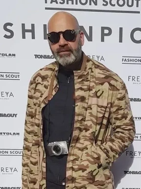 English men looking for love