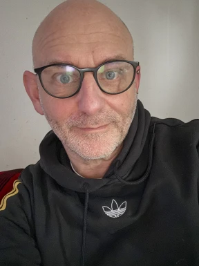 <span>Matze, 50</span>&nbsp;<span style='width: 25px; height: 16px; float: right; background-image: url(/bitmaps/flags_small/DE.PNG)'>&nbsp;</span><br><span>Kiel, Німеччина</span>&nbsp;<input type='button' class='joinbtn' style='float: right' value='JOIN NOW' />