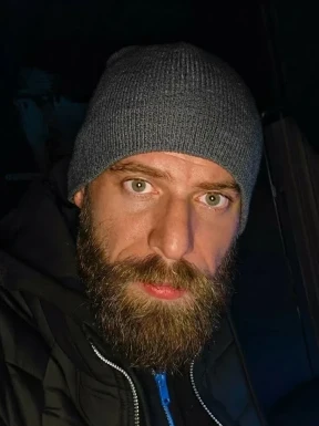 English men looking for love