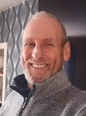English men looking for love
