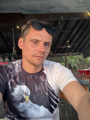 English men looking for love