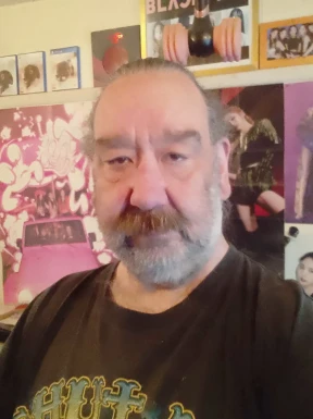 English men looking for love