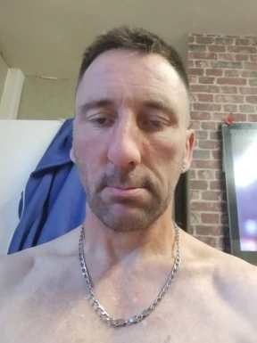 English men looking for love