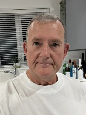 English men looking for love