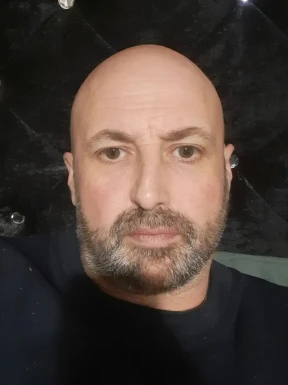 English men looking for love