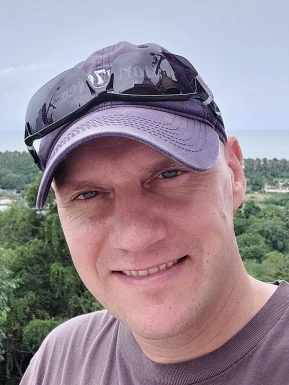 English men looking for love