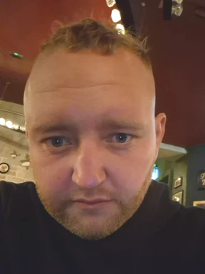 English men looking for love