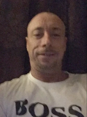 English men looking for love