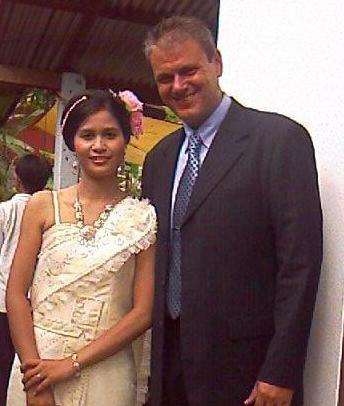 Hallo Thaikisses Team,<br> <br>ich möchte mich bei Euch ganz herzlichst bedanken, dank Thaikisses habe ich meine Traumfrau kennengelernt.<br><br>Wir haben am 11.5.2007 in Bangkok geheiratet. Nun sind...
